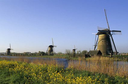 MOULINS À KINDERDIJK.PAYS BAS