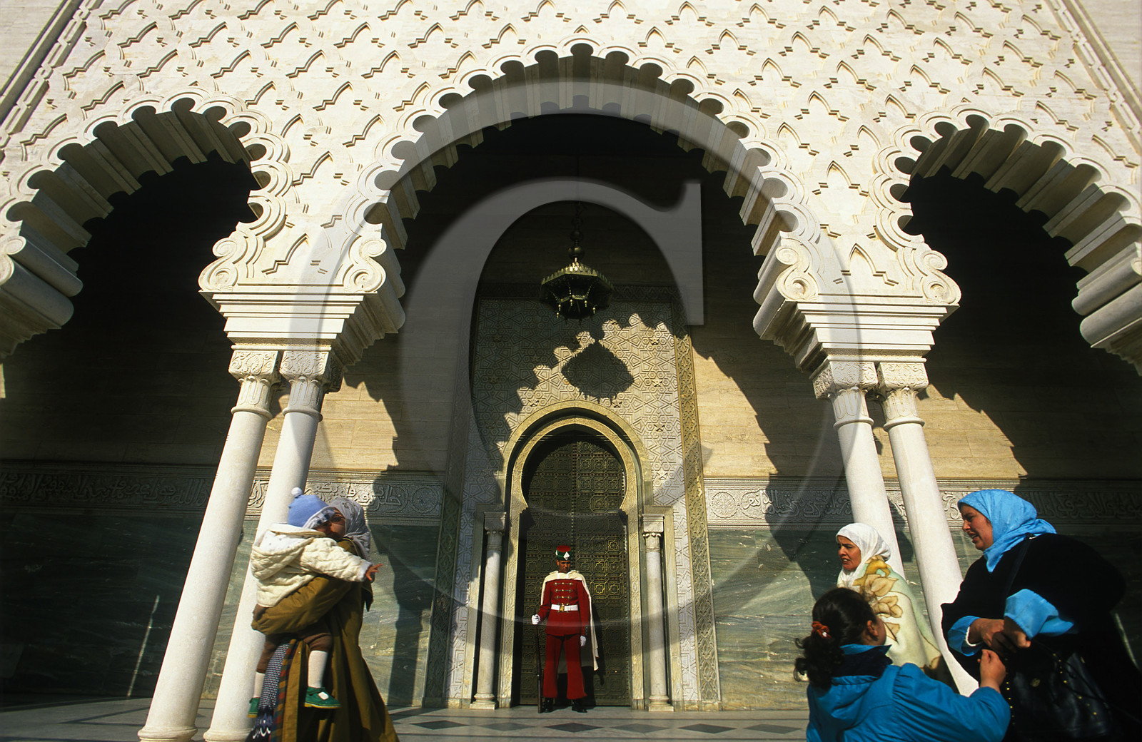 MAROC   RABAT.ESPLANADE DE LA MOSQUÉE YACOUB EL MANSOUR.MAUSOLÉE DE MOHAMED 5