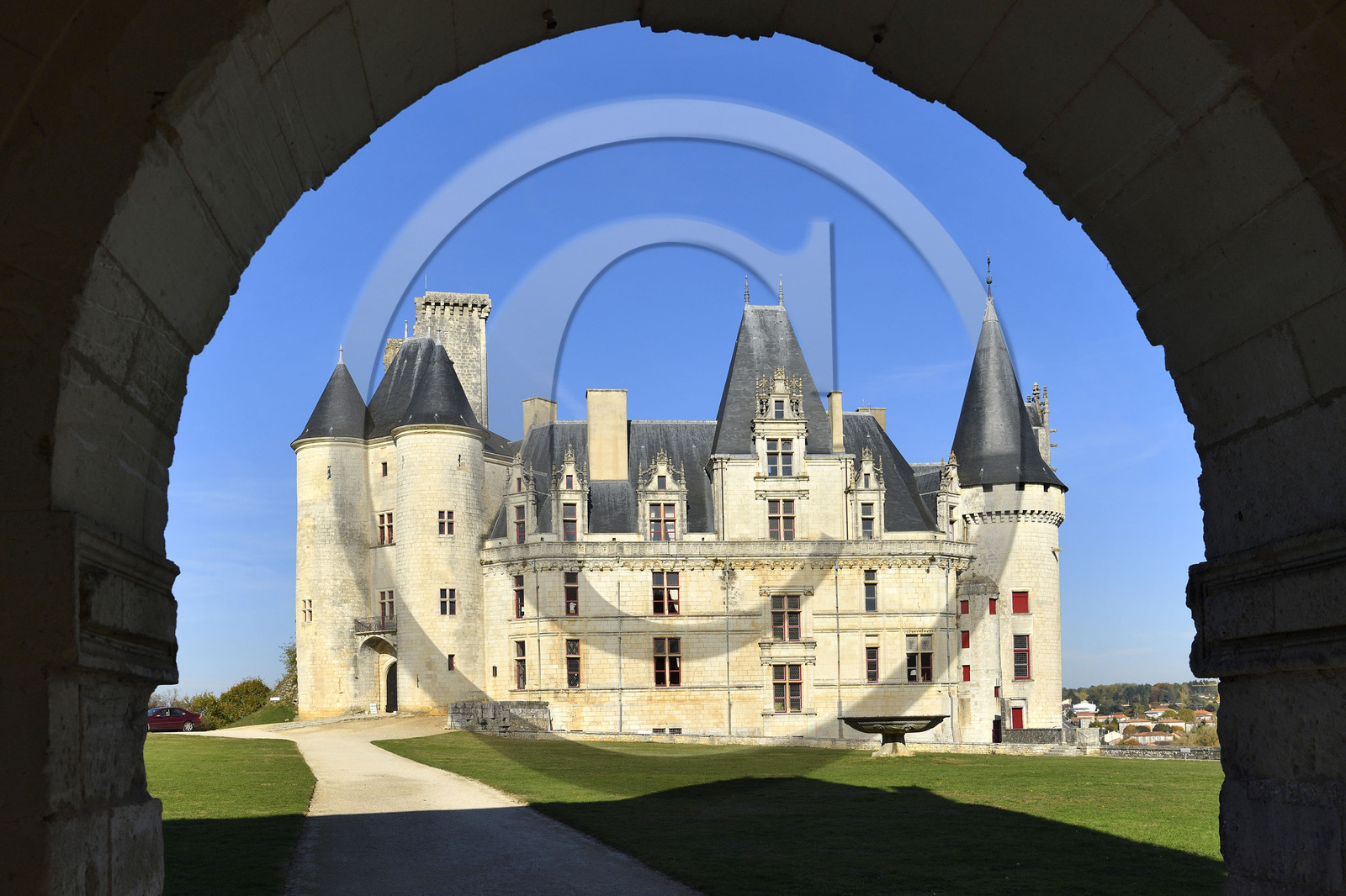France charente rochefoucauld chateau surplombant tardoire