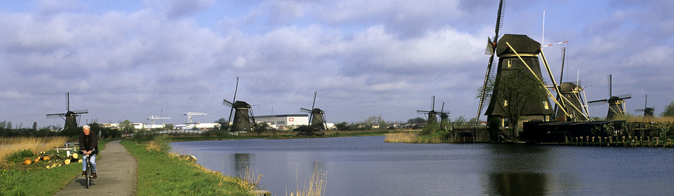 MOULINS À KINDERDIJK.PAYS BAS
