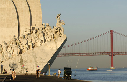 Monument des découvertes et pont du 25 avril, Belem, Lisbonne, Portugal