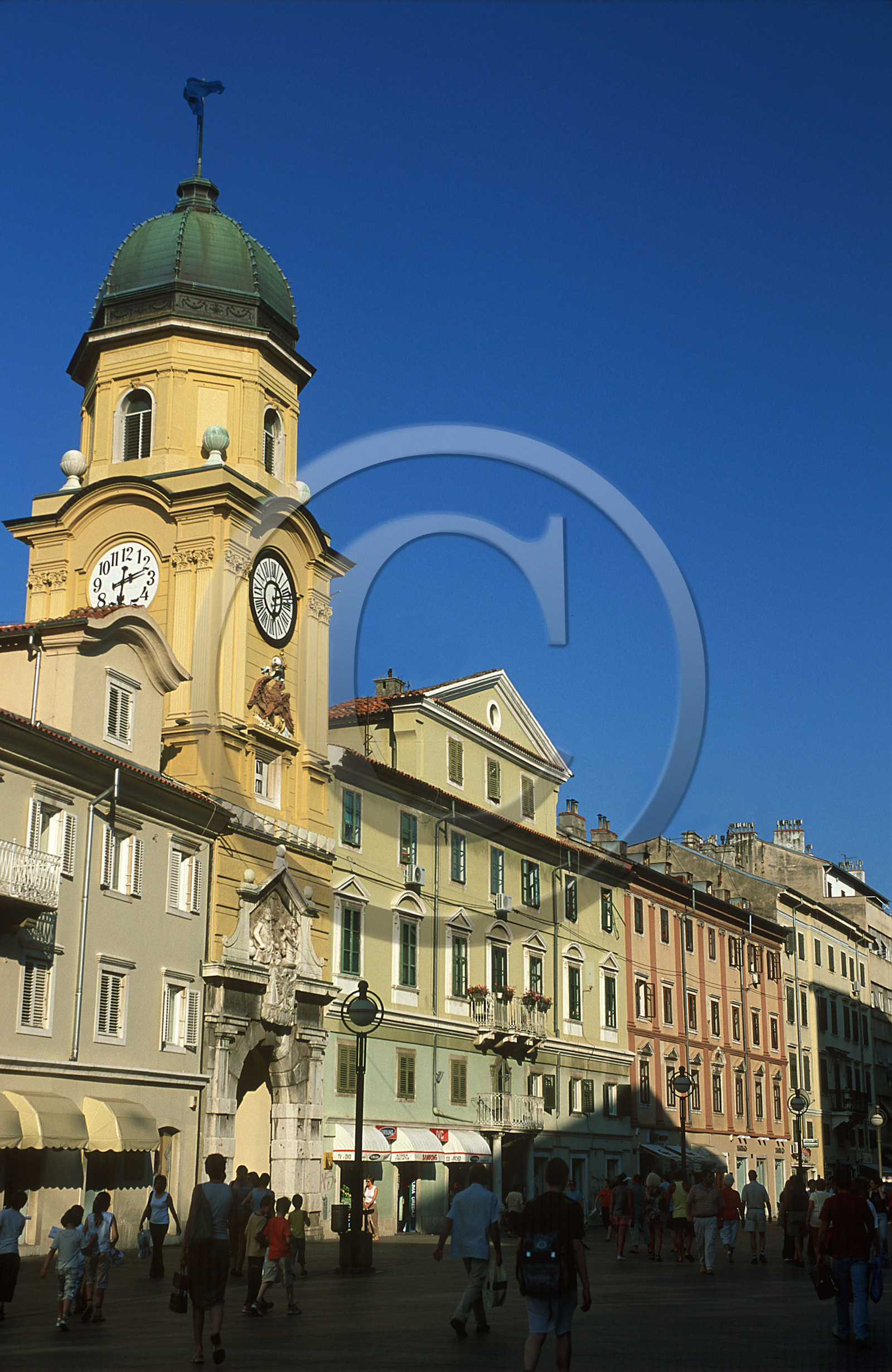 CROATIE. RIJEKA. KORZO.  TOUR DE LA VILLE