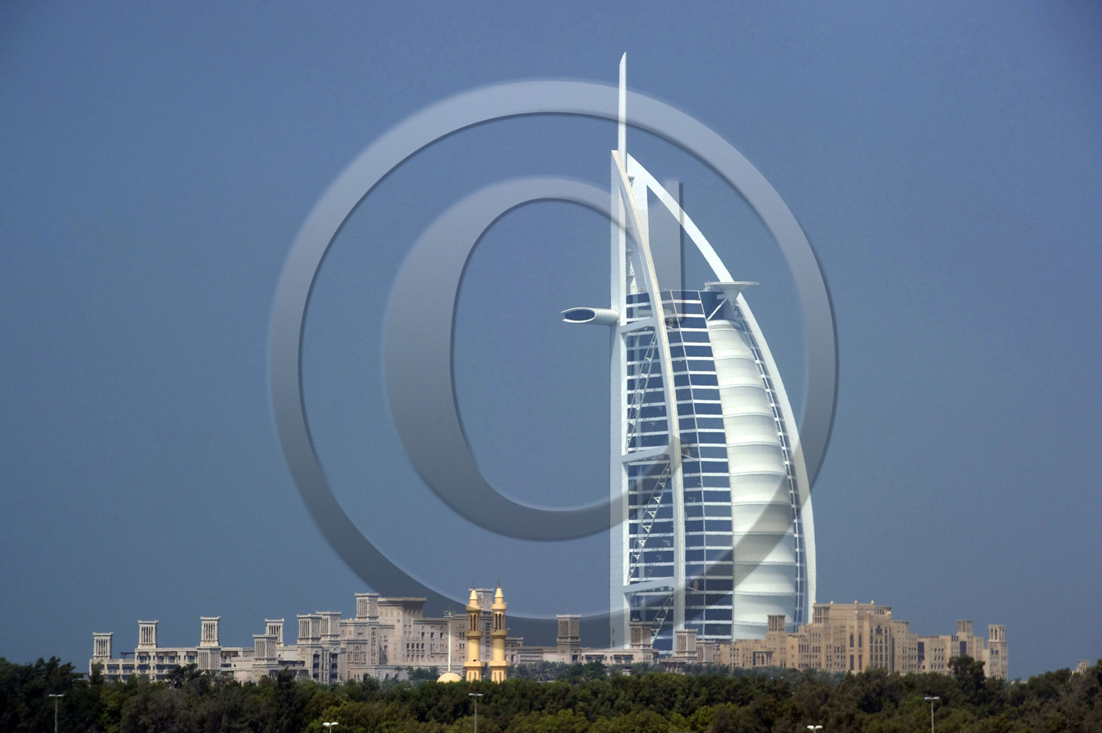 Emirats Arabes Unis, DubaiÌˆ, le complexe hoÌ‚telier Madinat Jumeirah et hotel Burj al Arab