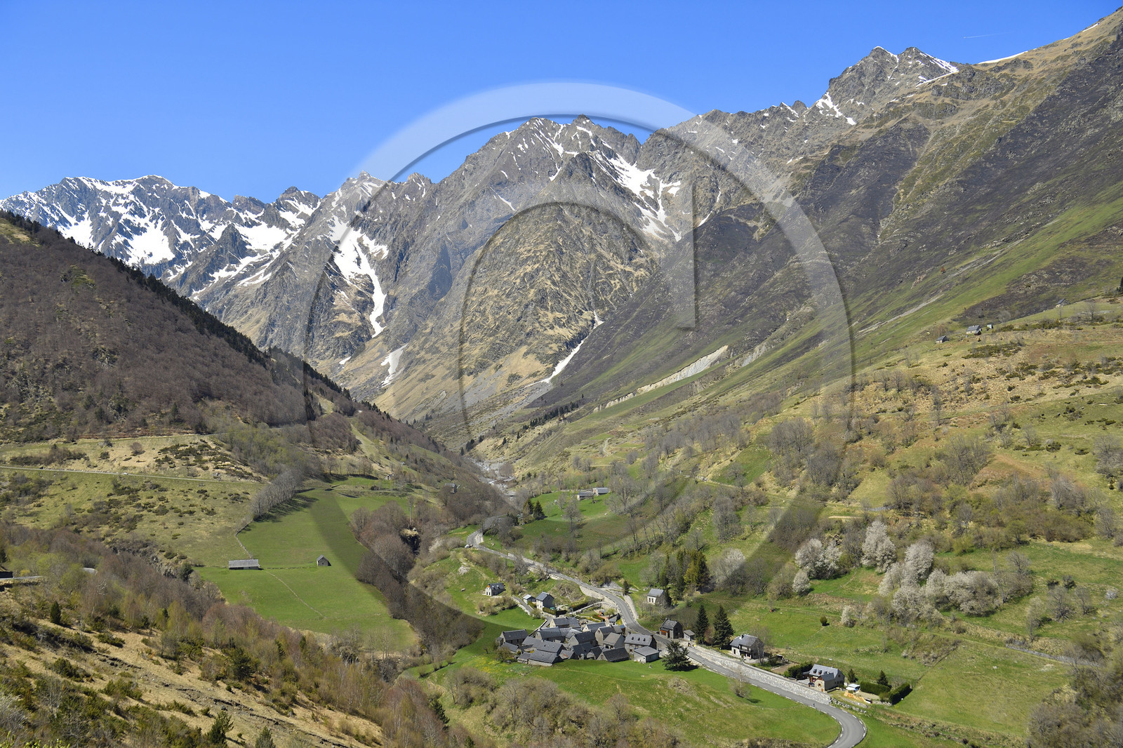 France hautes pyrenees chaine pyrenees vallee neste