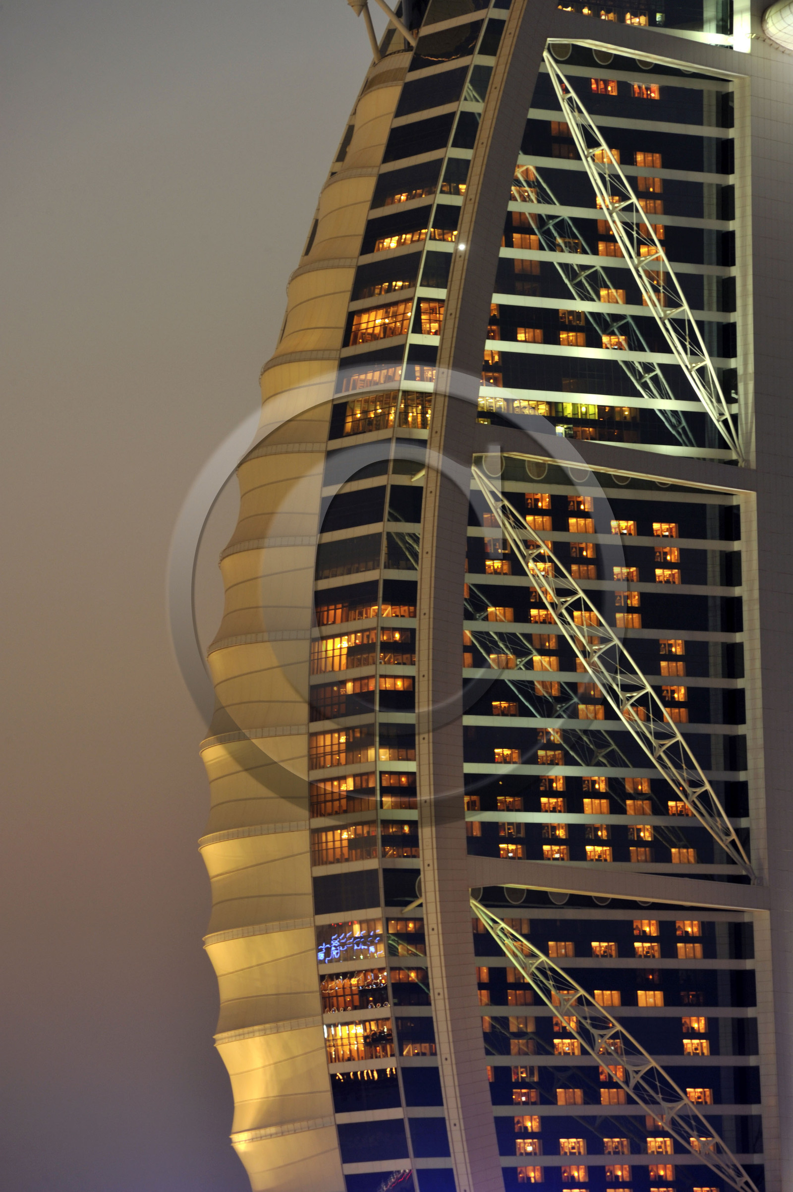 Emirats Arabes Unis, Dubaï, hôtel Burj Al Arab du cabinet d'architectes anglais W.S. Atkins & Partners, l'hôtel le plus haut du monde (321 m)