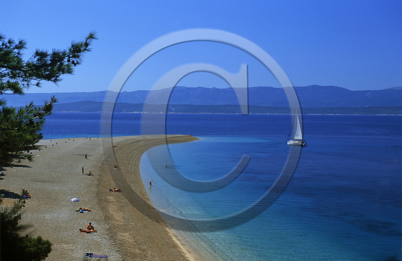 PLAGE DE ZLATNI RAT. ILE DE BRAC. CROATIE