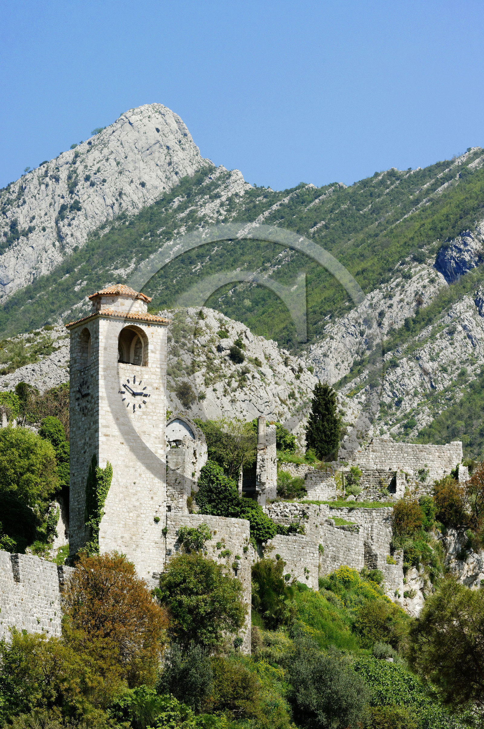 Montenegro, cote adriatique, Bar, site historique de Stari Bar, la tour de l' Horloge