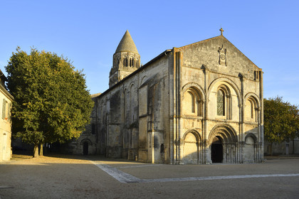 France, Saintes