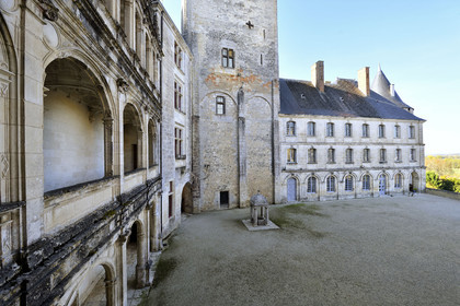 France charente rochefoucauld chateau surplombant tardoire