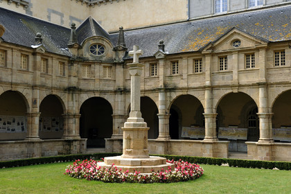 France, Auray