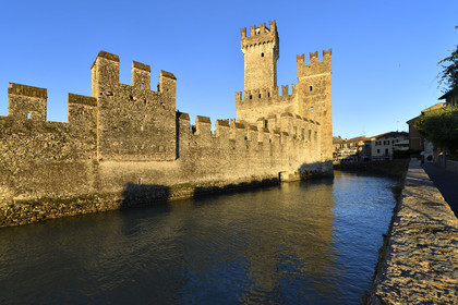 Italie lombardie lac garde sirmione chateau