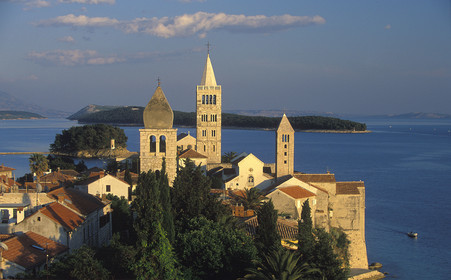 CROATIE. VILLE ET ILE DE RAB