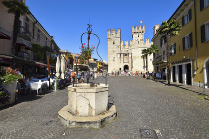 Italie lombardie lac garde sirmione chateau