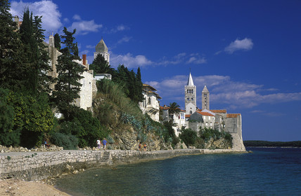 CROATIE. VILLE ET ILE DE RAB