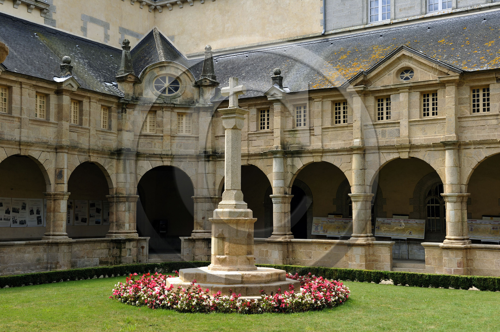 France, Auray