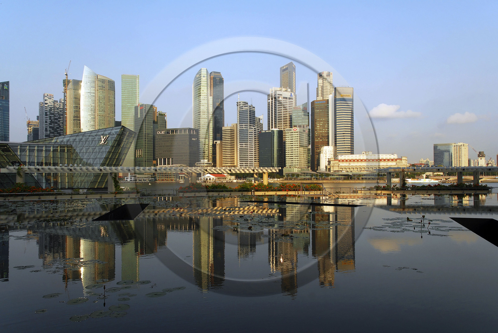 Singapour, batiments du quartier d'affaires vue depuis Marina Bay