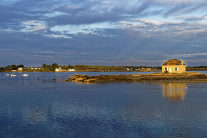 France,  St Cado