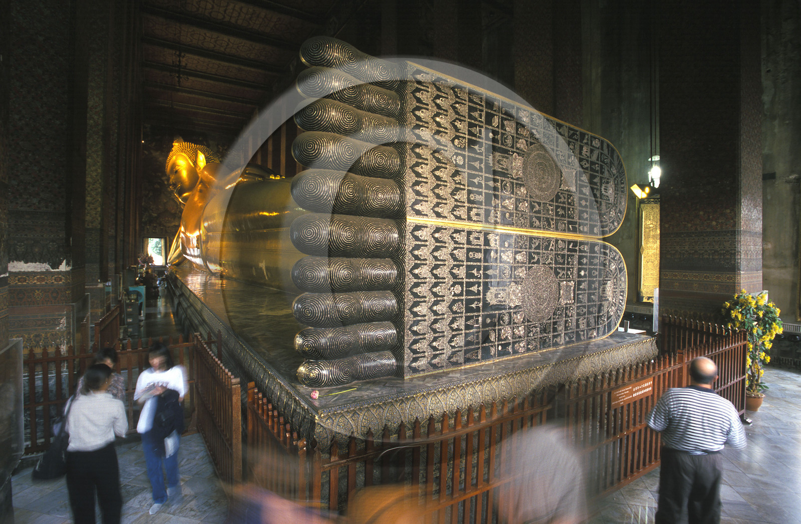 THAILANDE   BANGKOK.DANSE DANS TEMPLE