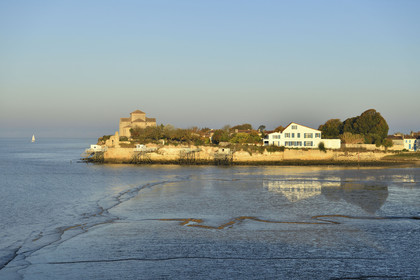 France charente maritime estuaire gironde saintonge talmont sur gironde