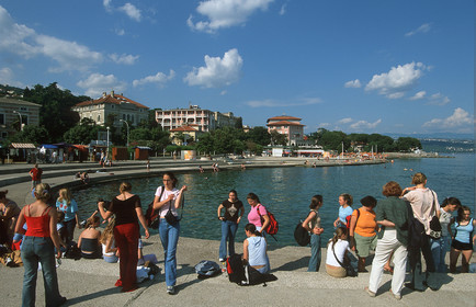 BORD DE MER À OPATIJA. CROATIE