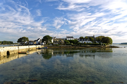 France,  St Cado