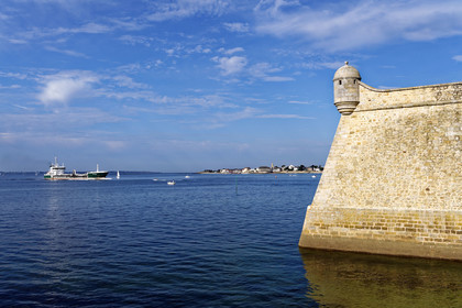 France, Port Louis